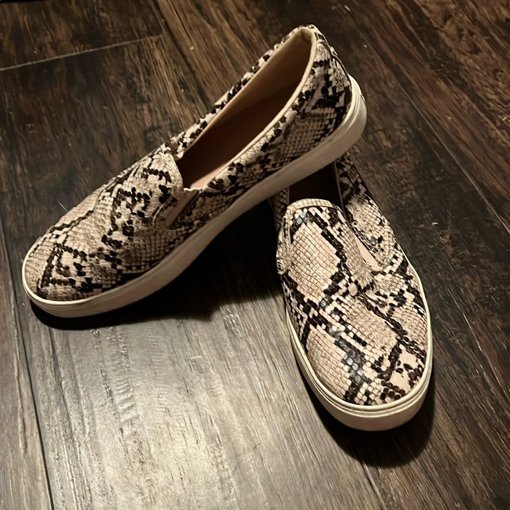 Womens Snakeskin flats